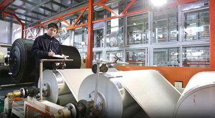 無溶劑聚氨酯復合材料生產線。肥西縣委宣傳部供圖